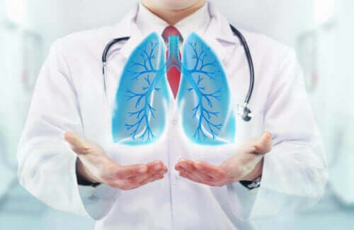 Læge med illustration af lunger