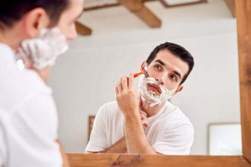 Daglig ansigtsbarbering hos mænd fører til betydelige forskelle i forhold til ansigtshuden hos kvinder