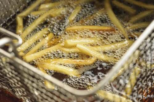 Pommes frites i frituresteger