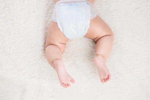 Baby med ble på
