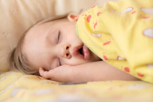 Symptomer og behandling af søvnapnø hos babyer
