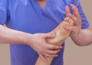Hvor længe varer plantar fasciitis?