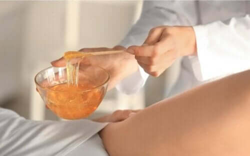 Voksning af bikinilinjen kan føre til bumser i kønsområdet