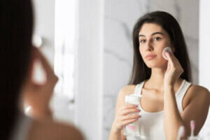 Hvad er micellar water, og hvad bruges det til?