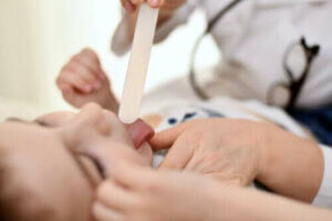 Symptomer og behandling af adenoiditis hos babyer