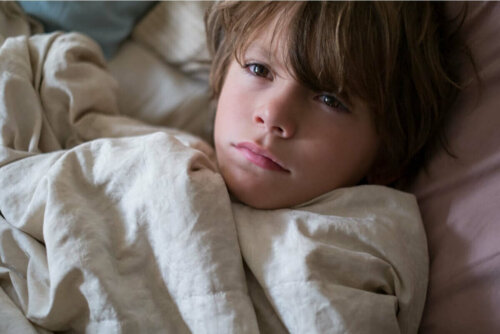 Søvnløs dreng kan opleve mørke rander under øjnene på børn