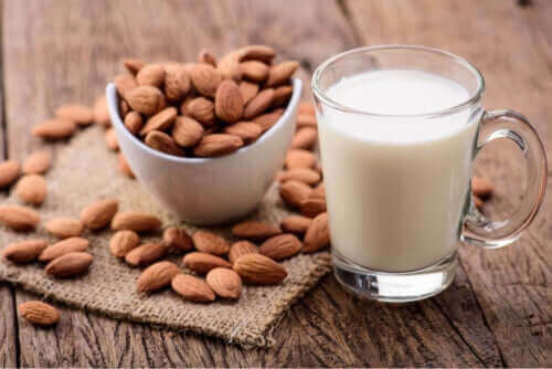 Mandelmælk til børn: Fordele og ulemper