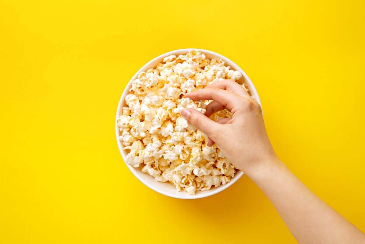Hjemmelavede popcorn har et lavt indhold af kalorier og ikke skadelige