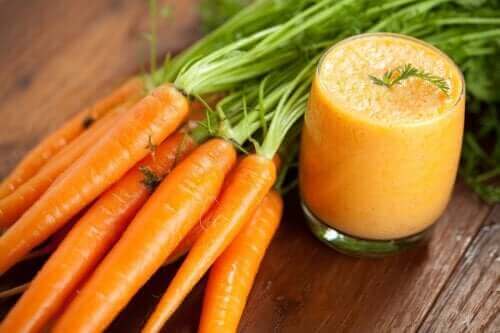 Opskrift på hjemmelavet gulerodsjuice og dets fordele