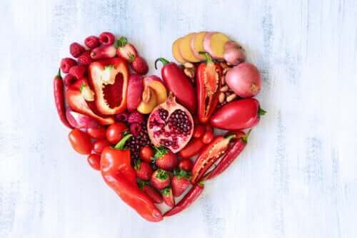 Den ernæringsmæssige værdi af røde frugter og grøntsager