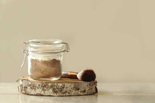 Hjemmelavet tørshampoo med pensel