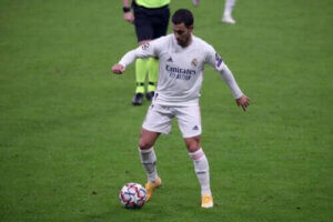 Grunden til Eden Hazards skade i højre hoftebøjer