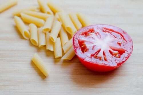 Pasta og tomat