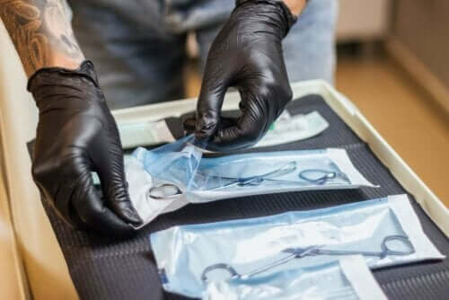 Værktøj til at lave industrial piercinger