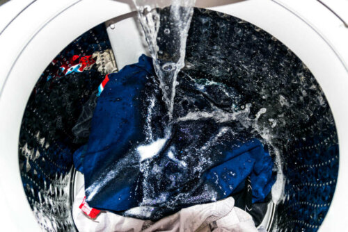 Vaskemaskine kan bruges til at passe på skjorter
