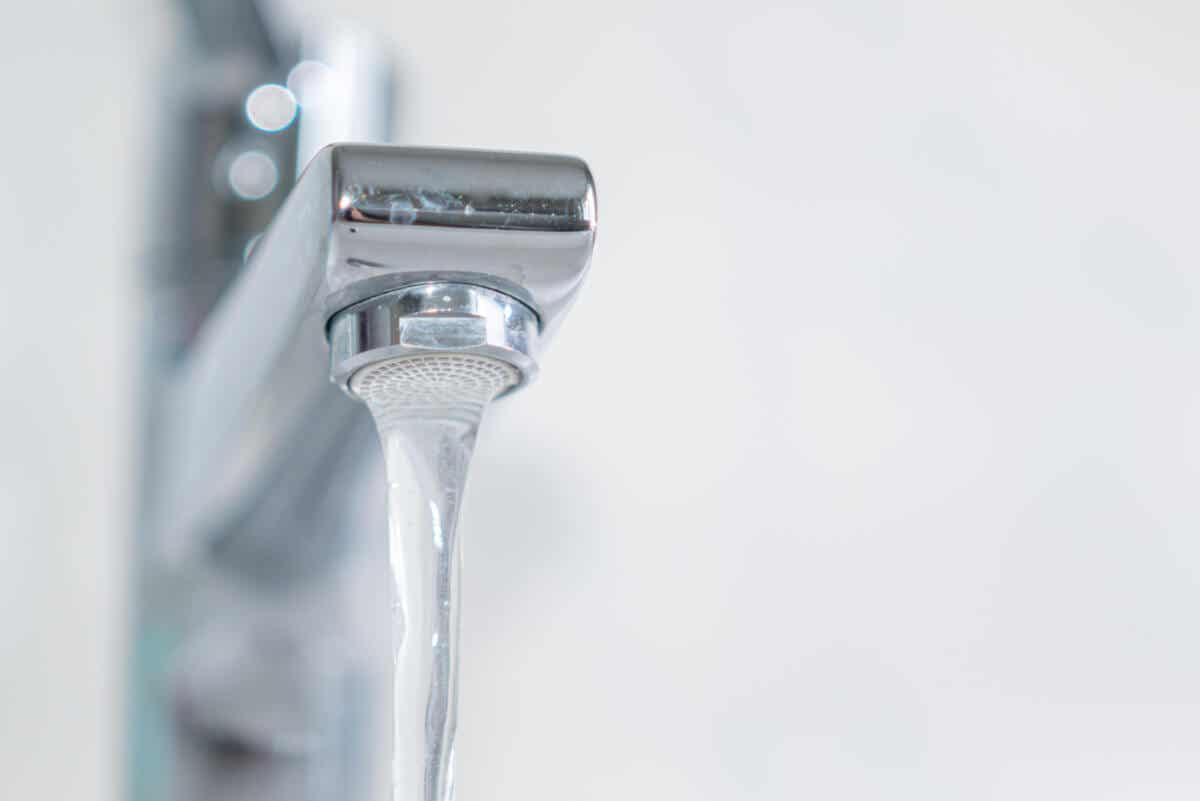 Det magiske viskelæder kan bruges til vandhaner som denne