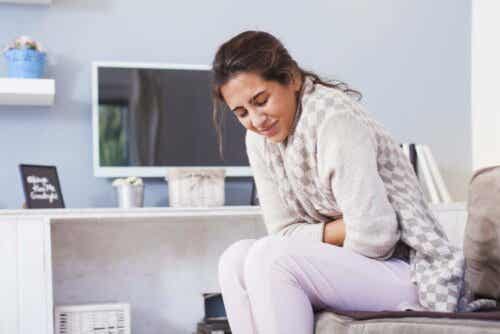 Kvinde med mavepine grundet smitsom diarré