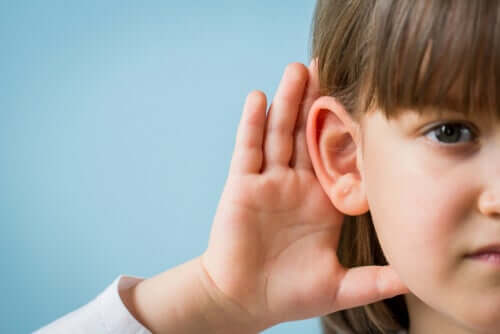 En ud af ti mennesker kan miste hørelsen ifølge øre-næse-halslæger