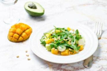 3 måder at lave en salat med mango og avocado på