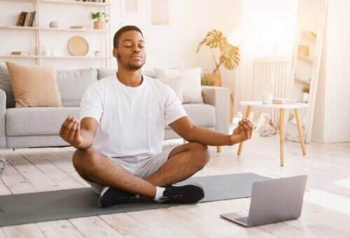 Hvad er Vipassana-meditation og hvad er fordelene?