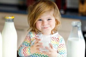 Er det sundt at give gedemælk til en baby?