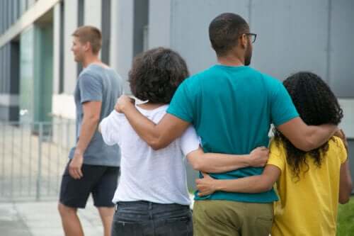 Hvad er karaktertrækkene ved polyamori?