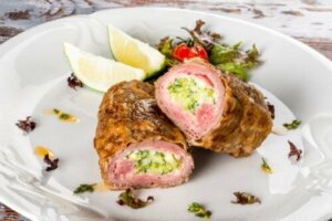 To måder at tilberede fyldte kødboller på derhjemme