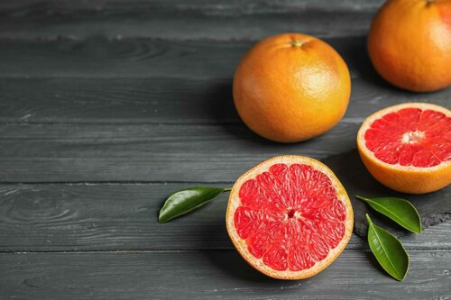 Grapefrugter på bord