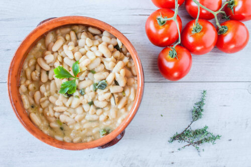Hvide bønner i skål