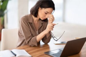 17 tips til at undgå øjenproblemer, mens du arbejder hjemmefra