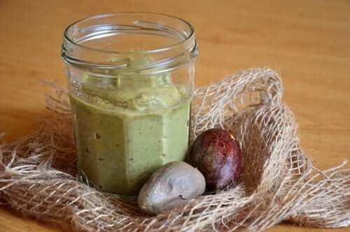 Avocadomos til perfekt hår