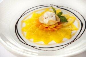 Ananascarpaccio med is: En lækker opskrift