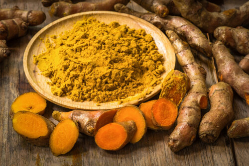 Gurkemeje er eksempel på naturlige antiinflammatoriske midler