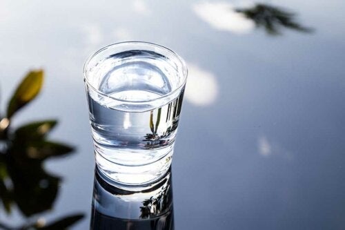 Hvordan man laver alkalisk vand og dets fordele