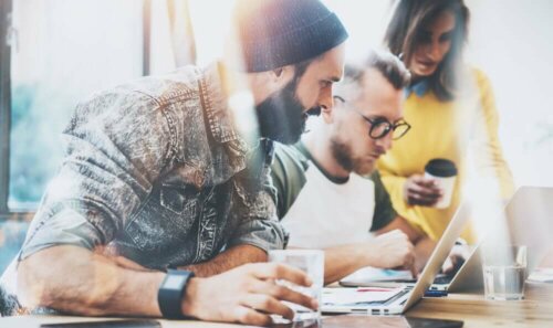 Kolleger arbejder sammen