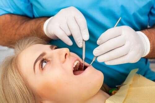 8 måder til at passe på munden efter en tandudtrækning