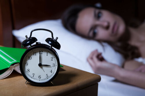 Kvinde har problemer med at falde i søvn