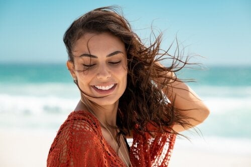 6 tips til at vaske hår efter en tur på stranden