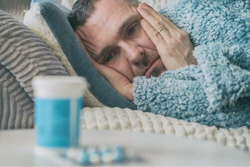 Mand på sofa lider af depression
