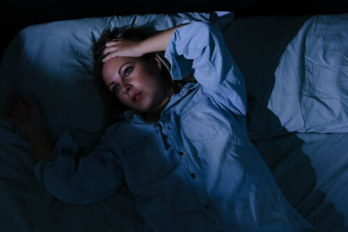 Kvinde oplever natteangst
