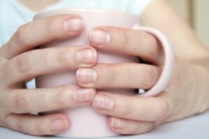 Hvad er skøre negle, og hvordan behandles det?
