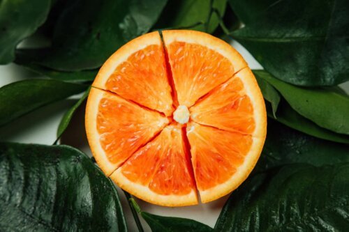 Appelsin skåret i halve