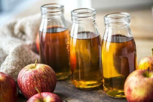 Frisk æblejuice er gode drikkevarer mod gastritis