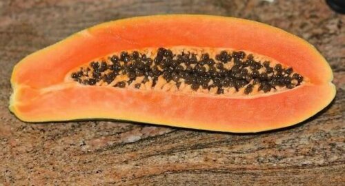 Papaya til at lave naturlige drikkevarer mod gastritis