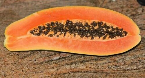 Papaya til at lave naturlige drikkevarer mod gastritis