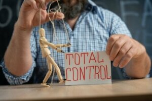 Sådan kan du genkende en kontrollerende person