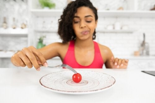 Forstyrret spisning og spiseforstyrrelser: Hvad er forskellen?