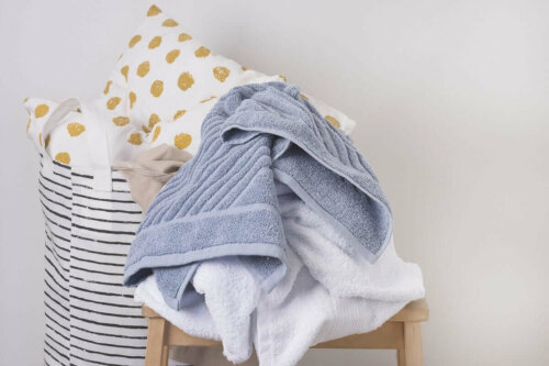 Vådt vasketøj forårsager skimmelsvamp