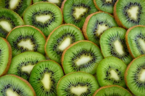 Grøn kiwi i skiver