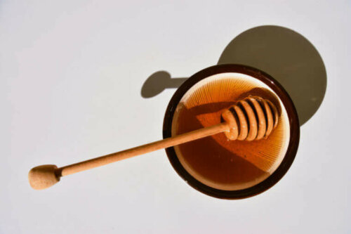 Honning i glaskrukke